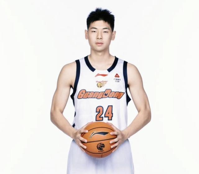 媒体人:崔永熙时隔一年多重返球场,预计3月中旬复出