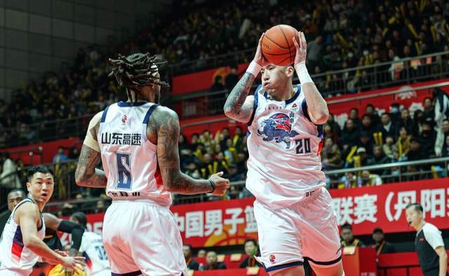 山东主场VS江苏全力复仇!超级外援确定上演首秀,邱彪要力保前四