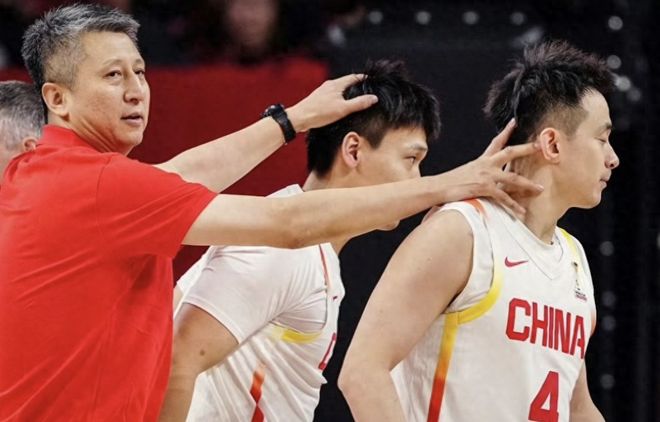 男篮3喜讯:徐杰打破新纪录,郭士强看好3人,双中锋有望冲冠军