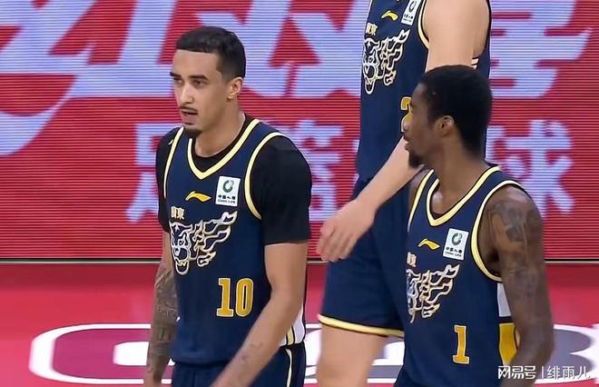 恭喜广东队!CBA暴力双能卫确认加盟,杜锋后卫线直接起飞了!