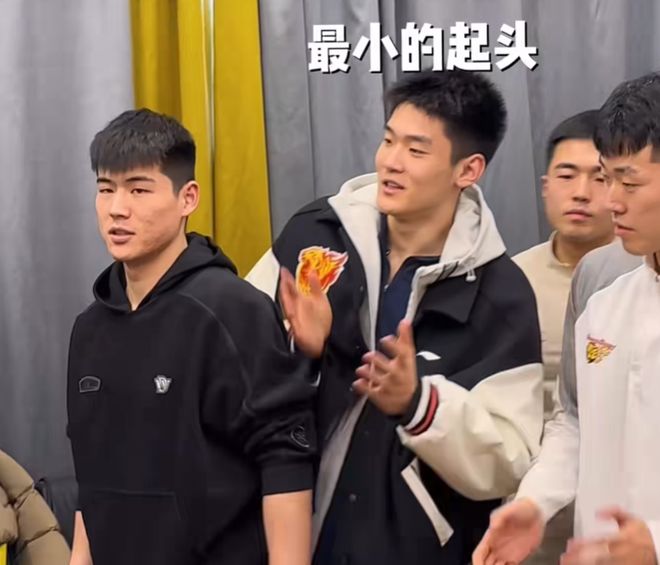 广东为胡明轩庆生!杜锋高待遇,多人摁头往蛋糕砸,想报复却未果