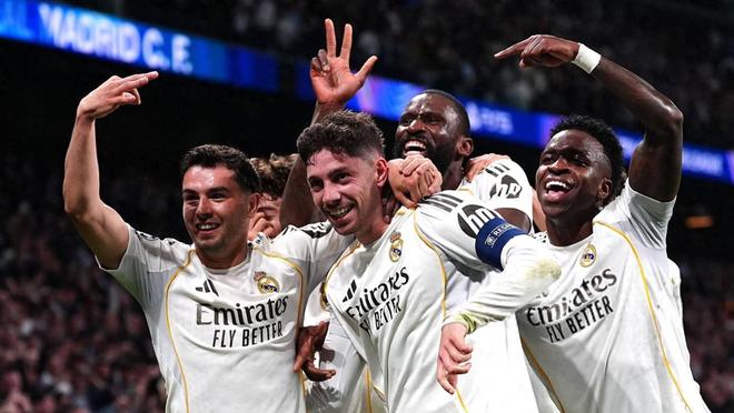 欧冠:巴尔韦德上演帽子戏法,皇马伯纳乌3-0完胜曼城