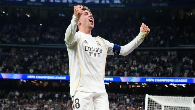 “地球上最被低估的球员”完成史诗之夜！22分钟帽子戏法打爆曼城