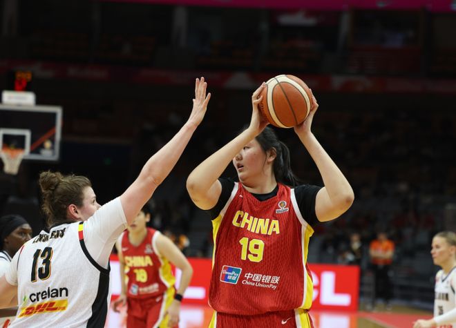 中国女篮多惨:最多落后24分吞首败 被轰17-0+全队仅一人上双