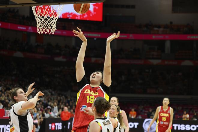 未来可期,张子宇出场18分钟15投10中独揽20分11板