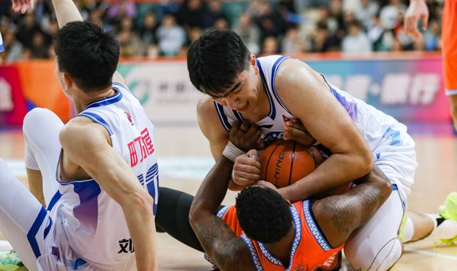 卫冕冠军轰然倒下!榜首一夜易主,北京连升2位,7-12乱成一锅粥