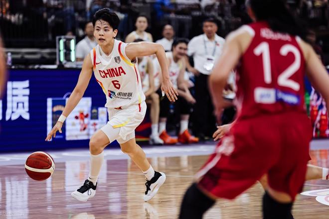 杨舒予资历尚浅难担大任,中国女篮队长或换人,球迷纷纷推荐一人