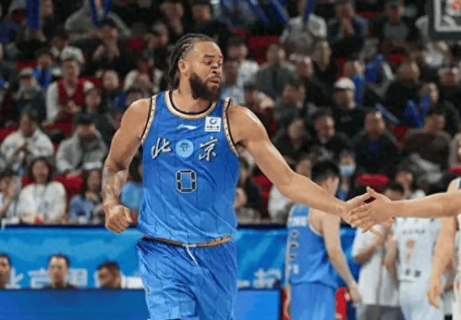 13分大胜,杀回联赛第5!周琦怒吼庆祝,麦基19+7选对了