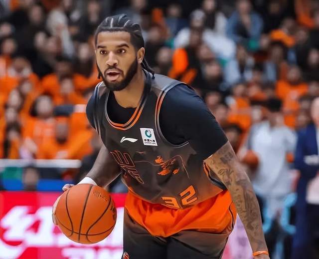 克里斯爆砍42分为邱彪遮羞,山东男篮战胜青岛赢下齐鲁德比