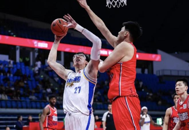 徐昕:面对周琦+麦基确实压力山大,有很多东西要向他们学习