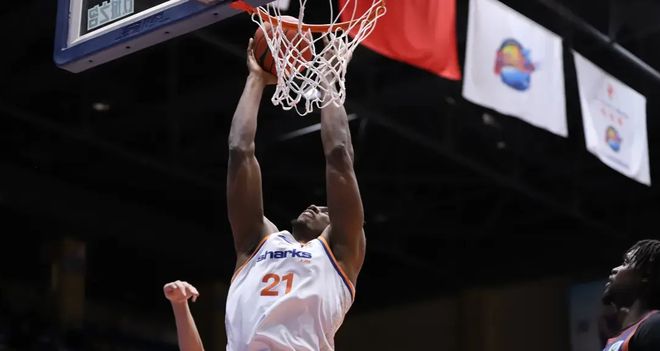 CBA排名大变天！上海6连胜稳居第一，山东复仇青岛，北京力争前四