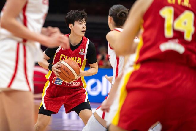 苏群：中国女篮后面很难有李梦了；张子宇跟现代篮球节奏脱节