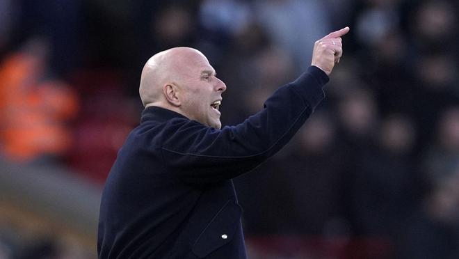 卡拉格:对于斯洛特来说,想要重新赢回球迷的心会很困难