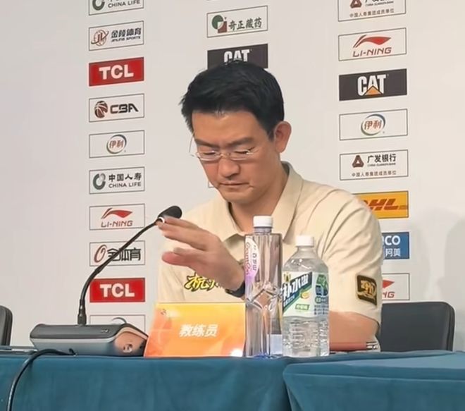 胜吉林采访!王博强调第三节调整+曝卡尔顿有伤,胡金秋谈伤情!