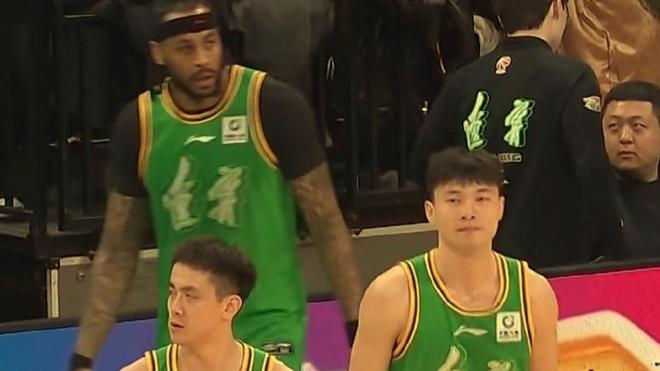 赵继伟6+2！布罗金顿5+1，哈维4+2，鄢手骐7+1，辽篮领先广州21分