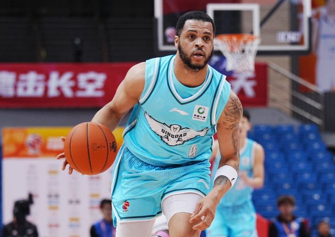 青岛33分狂胜双杀江苏：韦瑟斯庞27+6+7 王睿泽18分庞峥麟14分