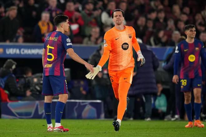 仅次于莱万,什琴斯尼是第二位达成欧冠80场里程碑的波兰球员