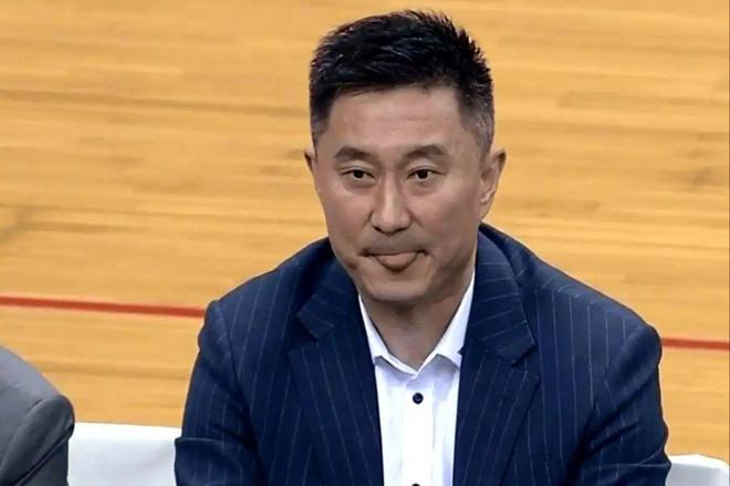 4冠教头成最大短板？被联盟倒数第2绝杀，粤蜜：求你快点下课