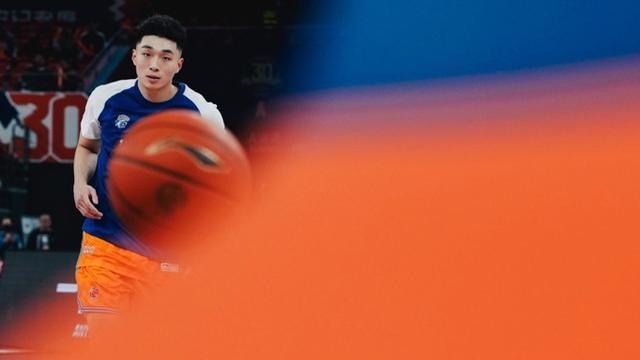 上海男篮轻取四川男篮 本土新秀吴泽昊完成CBA职业首秀