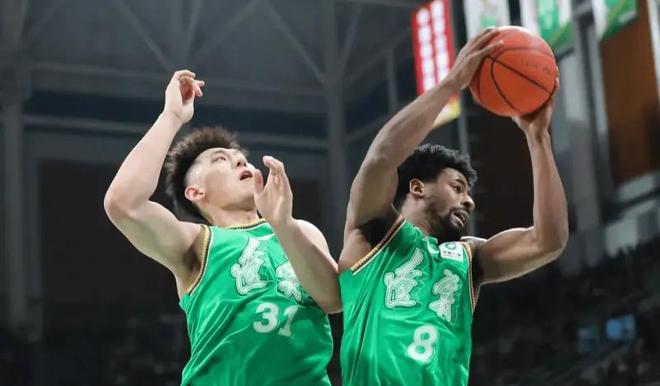 辽宁92-89同曦3喜1忧！布罗金顿+张陈治锋出价值，哈维神经刀！