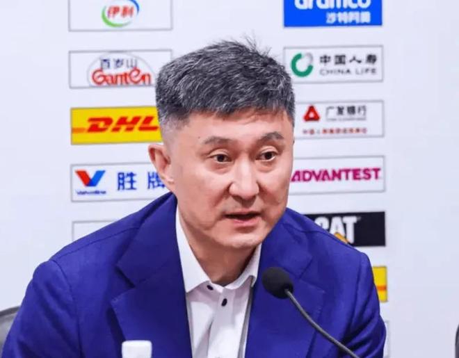 输上海发布会！杜锋不满篮板，坦言未确定新大外，回应崔永熙状态