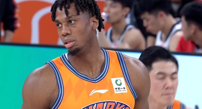 篮板49:24！5人打成战犯，广东遭上海4杀，杜锋赛后发言让人意外