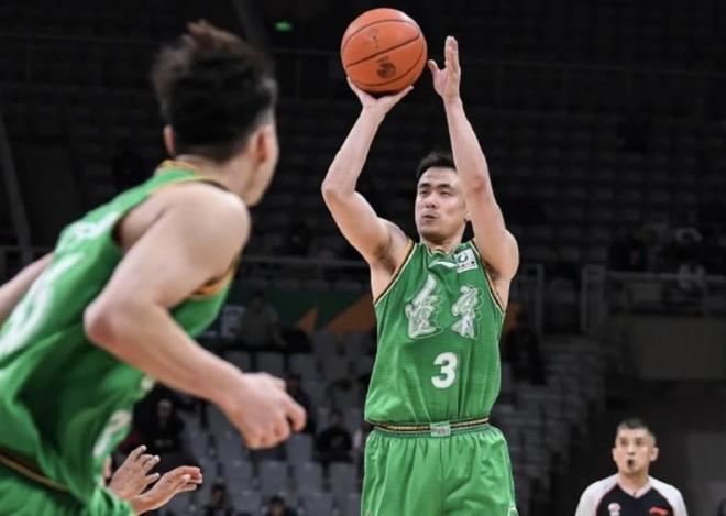 赵继伟：第三节的防守出了很大问题，三连客需要更多人站出来