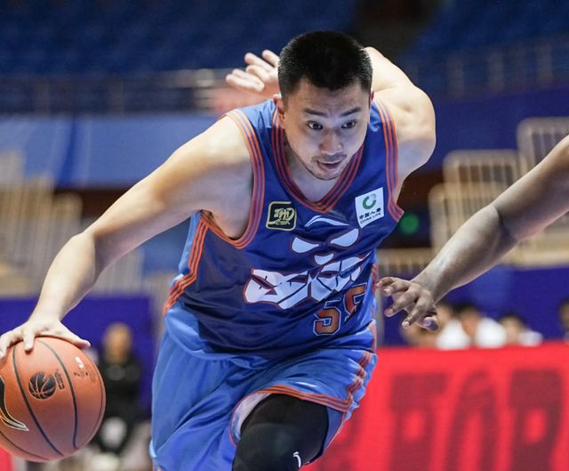 正式确定!CBA名将加盟浙江广厦,重返老东家,全力卫冕总冠军