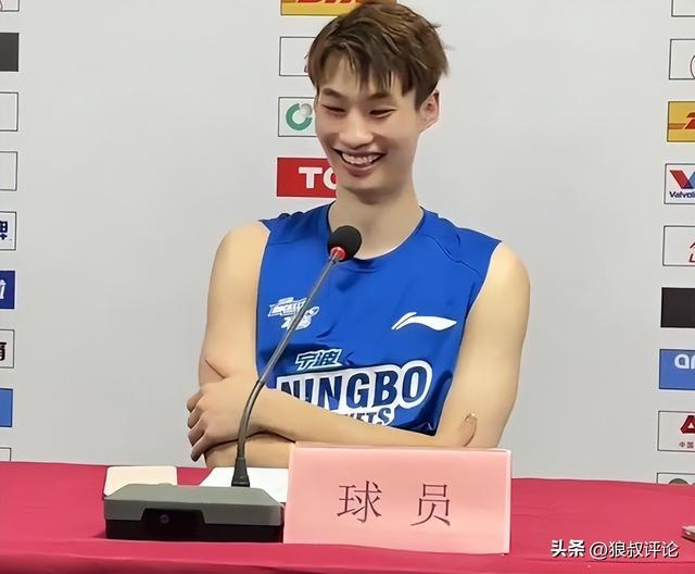 精致男孩!戴昊谈做美甲:我主动给教练看 他也挺喜欢表达了尊重