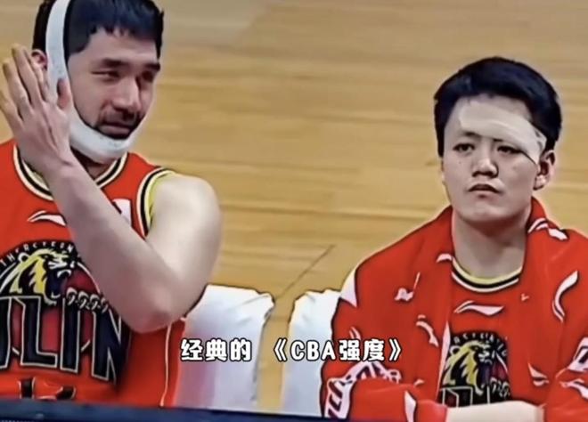 吉林主场播放致敬姜宇星视频,球员泪洒球场