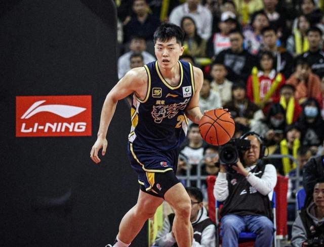 广东惨遭逆转揪出三毒瘤!2水货外援+软脚锋线,杜锋真是看走眼了