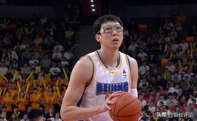 罚球7中1太糟糕!周琦战旧主3分9板1帽 末节统治禁区完成“救赎”