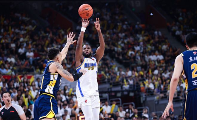 CBA最新排名出炉！北京杀进前三，辽宁跌入谷底，黑马逼停广东