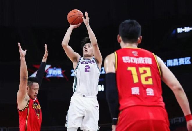 丁彦雨航:不承认自己是中国最强小前锋;真不爱看拉拉队