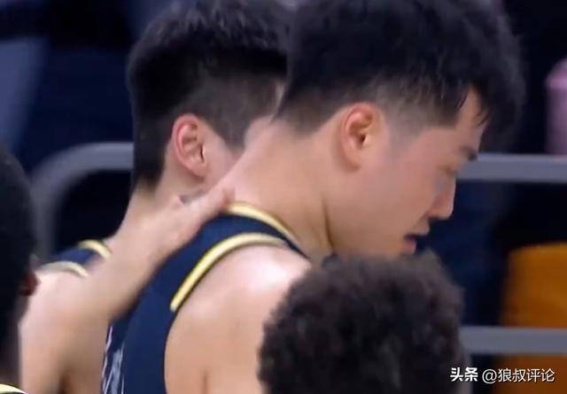 张皓嘉末节超神10分4板1帽引热议！赛后泪洒现场获陈家政安慰
