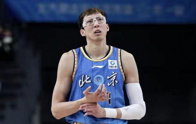 进攻篮板6比17!北京花1亿买的中锋,护框能力体现在哪?