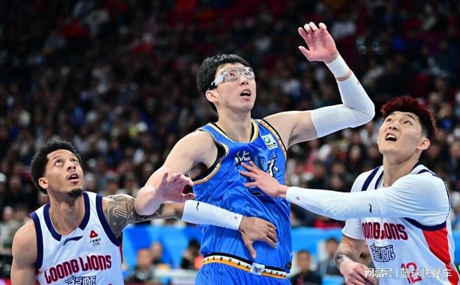 CBA积分榜最新排名出炉!上海15连胜居第一:北京第3辽宁第9