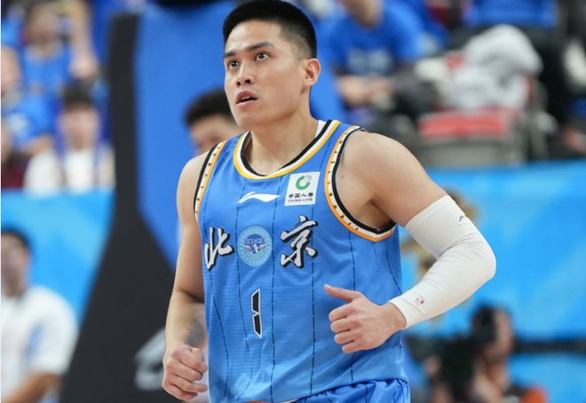 北京升第三：周琦14+11违体被罚下 陈盈骏方硕也5犯赢得悲壮