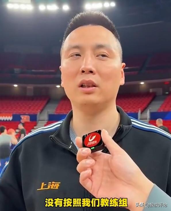 卢伟回应与洛夫顿口角冲突：在场没有按教练布置打 换下来情绪激动