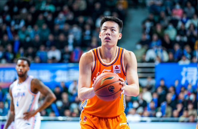 1个板都抢不到！2米06大个子22分钟0板，郭士强当初看中他什么？