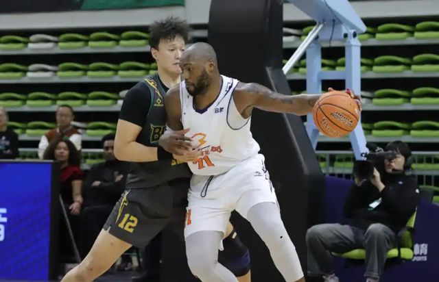 CBA最新消息！曝广东宏远签约2米13大外援，新疆男篮主帅格兰下课