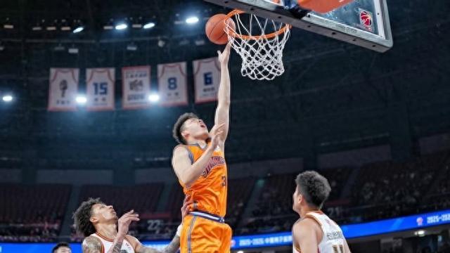 追平连胜纪录!上海大鲨鱼主场战胜吉林队