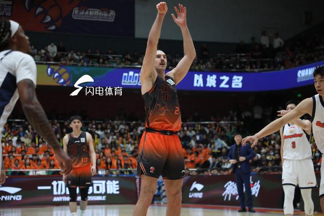 琼斯、珀塞尔合砍43分 山东高速男篮99-86战胜广东男篮