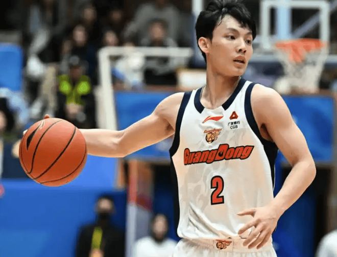 山东男篮99比86战胜广东，国字号后卫对决高诗岩完胜胡明轩徐杰