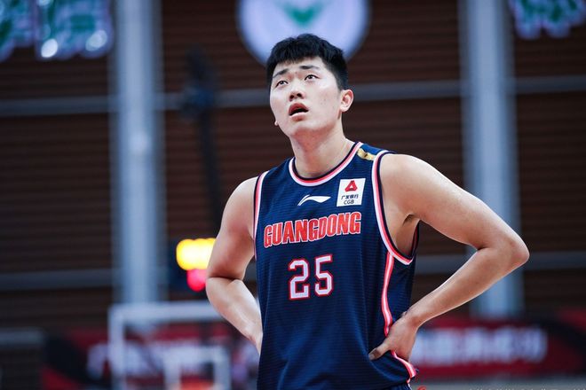 怎么不哭了？首发出战23分钟正负值-20，球迷：在场一分钟输一分