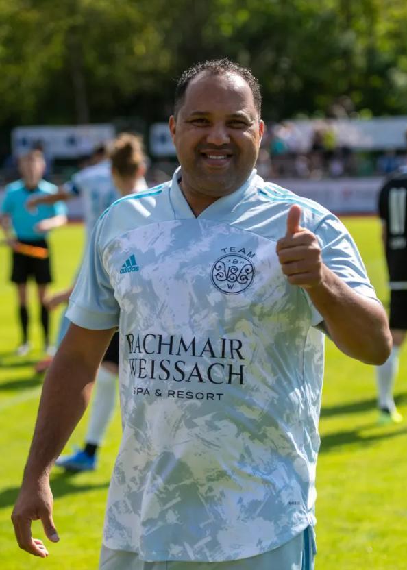 足坛奇葩埃尔顿：为钱险成卡塔尔国脚，德甲金靴奖杯还挂网拍卖