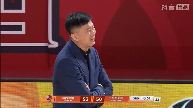 坑惨宏远，没篮偏要投，7中1+假摔投死球队，球迷：真心菜的不行