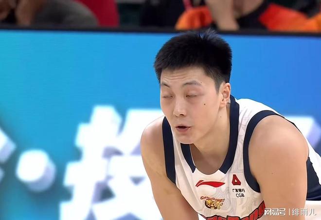 胡明轩崔永熙乱打！徐杰焦泊乔摆烂！广东队将联手“做掉”杜锋？