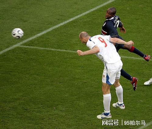 讨厌当门将的前锋，19岁转型，49岁复出，对阵拜仁扑巴拉克射门