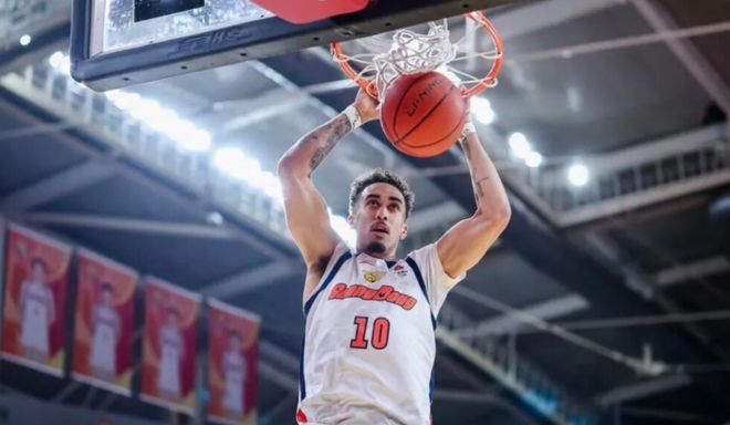 广东男篮最新动态！拉科塞维奇抵达球队，徐杰胡明轩最新伤情出炉，被裁外援二选一